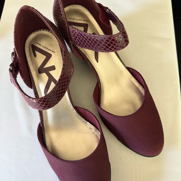 Anne Klein Red Heels with Ankle Strap and Suede Finish - Picture 10 of 12